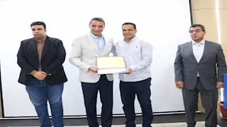 لضبطهم الأسواق.. محافظ السويس يكرم قيادات ومفتشي التموين