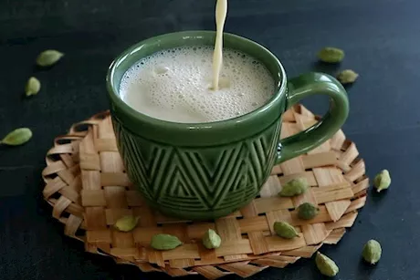 تناول هذا المشروب قبل النوم- 8 فوائد يقدمها لصحتك