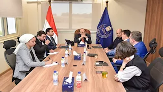 هيئة الدواء تبحث مع شركتي داف وكيورليدز تعزيز إتاحة الأدوية المبتكرة