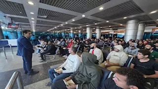 "كانوا محتجزين في ليبيا".. الخارجية تنجح في استعادة 131 مواطنًا مصريًا | صور