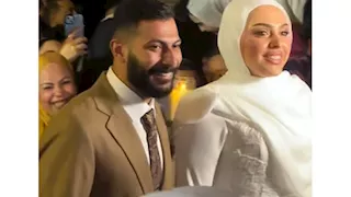 "قمر بالحجاب وشبه والدها".. تعليقات الجمهور على ابنة محمد هنيدي في حفل عقد قرانها