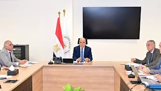 وزير الري يبحث آليات تشغيل محطات الرفع بالمشروعات القومية