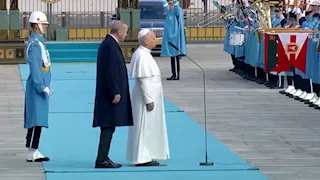 فيديو.. استقبال بابا الفاتيكان بـ"طلع البدر علينا" يُثير غضبا واسعا في تركيا