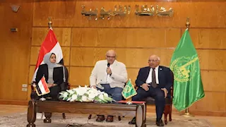 بالصور- محافظ القليوبية يبحث مع تجار السيارات إنشاء سوق حضاري