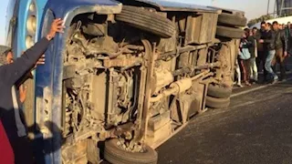 الصحة: إصابة 25 شخصًا في انقلاب "باص" تابع لوزارة الشباب