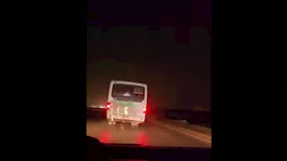 بعد تداول فيديو خطير.. ما عقوبة استخدام الأنوار المبهرة في السيارات؟