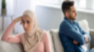 حكم امتناع المرأة عن زوجها ومساومته على ذلك؟.. المفتي الأسبق يجيب