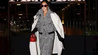 لوجينا صلاح تخطف الأنظار بإطلالة أنيقة في دبي