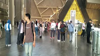 إقبال حاشد في أول ساعات افتتاح المتحف المصري الكبير للجمهور - صور