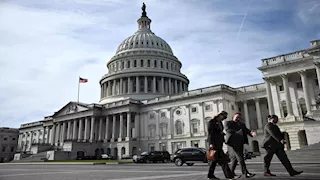 أكسيوس: ديمقراطيون يتجهزون لتقديم مشاريع قوانين تنهي الإغلاق الحكومي في أمريكا