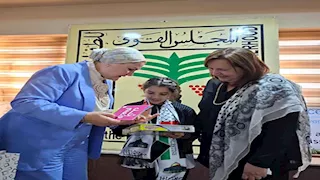 "السنباطي" تستقبل الطفلة الفلسطينية "ريتاج" وتمنحها لقب سفيرة الطفولة للسلام