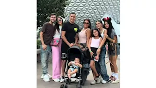 "بعد احتفاله بحفيده".. 15 صورة ترصد أبرز لحظات عصام الحضري مع عائلته