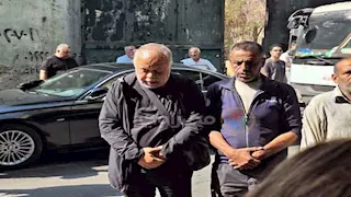 بالصور.. أشرف زكي يشارك في تشييع جثمان المؤلف أحمد عبدالله