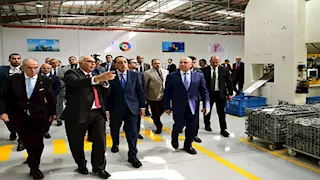 مدبولي يقوم بجولة تفقدية لمكونات مصنع "المنصور لتصنيع فلاتر المركبات و