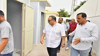 بالصور- محافظ أسيوط يتفقد تطوير مركز "خان الخليلي" للحرف التراثية