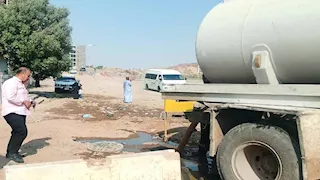 بالصور- الانتهاء من إصلاح عطل مفاجئ بخط مياه رئيسي بأسوان 