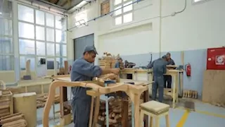 منتجات نزلاء مراكز الإصلاح تشارك في كبرى معارض الأثاث