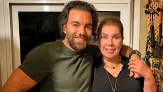 شريف رمزي يحتفل بعيد ميلاد والدته: "موطني الأول"