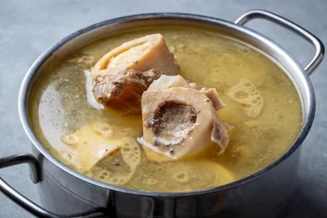 طبيبة تنصح بشوربة العظام لمرضى القولون العصبي