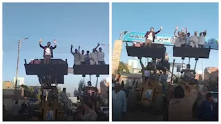 "شالوه على لودر".. مسيرة دعائية غير تقليدية لمرشح برلماني بالمنوفية (صور)