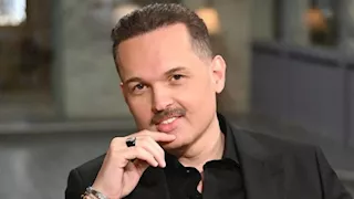 بعد ولادة صعبة.. زوجة محمد محمود عبدالعزيز تعاني من نزيف وتدخل العناية