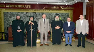 محافظ الأقصر يستقبل وفد دير مار جرجس بالرزيقات لدعوتهم للموسم السنوي (صور)