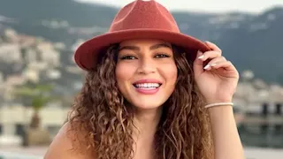 ندى موسى تخطف الأنظار بإطلالة ملكية.. إليك تفاصيل اللوك 