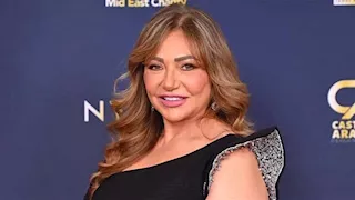 "أبرز عيوب جسمها".. خبير موضة ينتقد فستان ليلى علوي  في مهرجان القاهرة