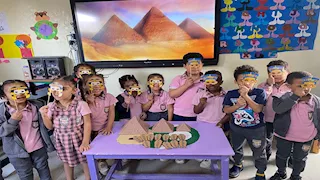 بالزي الفرعوني.. تربية طفولة القاهرة تحتفل بالمتحف المصري بأنشطة فنية 