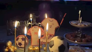 "هدية تحمل اسمه ومباراة له".. زوجة أكرم توفيق الثانية تحتفل بعيد ميلاده بطريقة خاصة