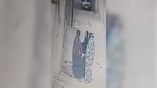 غدرت بها.. سيدة تسكب "مياه نار" على جارتها بالزقازيق