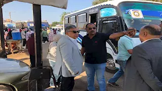 بالصور- محافظ الدقهلية في جولة مفاجئة بموقف جديلة بالمنصورة
