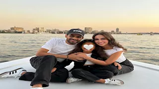 إسراء عبدالفتاح تنشر صورا رومانسية مع زوجها حمدي الميرغني بمركب على النيل