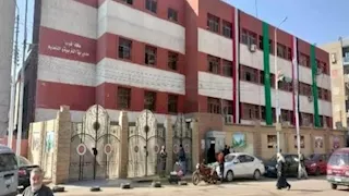 حاولت تشويه وجهها بـ"كتر".. عاملة تعتدي على معلمة داخل مدرسة بالخصوص