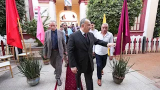 فيديو وصور- محافظ أسيوط يتفقد المقار الانتخابية قبل انتخابات النواب