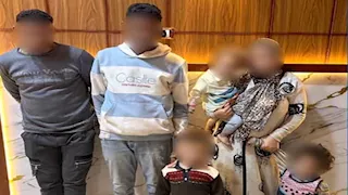الأم غادرت لاستجداء المارة.. الداخلية تكشف ملابسات فيديو "أطفال الزقازيق"