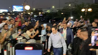 بحضور علاء وجمال ونجوم الفن.. 25 صورة من عزاء والد محمد رمضان في مسجد الشرطة