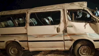 بالصور والأسماء.. 6 مصابين في انقلاب ميكروباص على الصحراوي الغربي بأسيوط