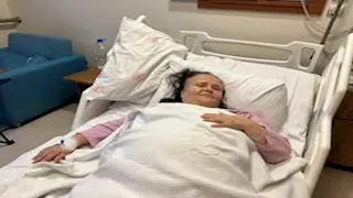 حالة غريبة.. استخراج 20 ألف حصوة من مرارة سيدة (صور صادمة)