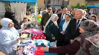 صور.. محافظ القاهرة يفتتح معرض الأسر المنتجة بعين شمس