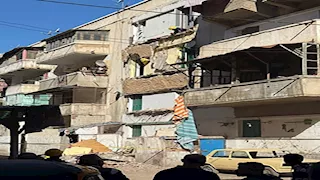 إصابة سيدة وابنها إثر انهيار 3 شرفات بعقار بالإسكندرية (صور)