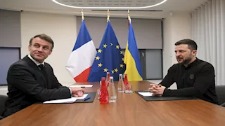 زيلينسكي يلتقي ماكرون في باريس وسط استمرار جهود السلام الأمريكية