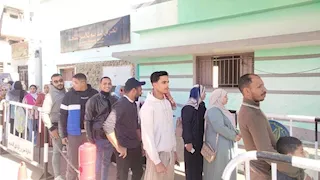 بالصور- طوابير الشباب تزين لجان انتخابات النواب بالوادي الجديد