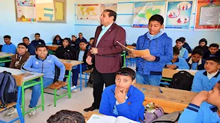 وكيل تعليم جنوب سيناء يفاجئ طلاب مدرسة طه حسين باختبار قراءة وكتابة