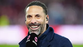 نجم مانشستر يونايتد يقدم عرضا علنيا لمحمد صلاح