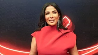 جاذبية اللون الأزرق.. 5 صور ومعلومات عن إطلالة منى زكي