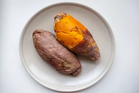 ماذا يحدث عند تناول البطاطا الحلوة عدة مرات أسبوعيًا؟