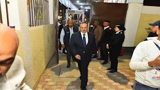 جولة مسائية لمحافظ أسيوط بحي غرب لمتابعة سير انتخابات النواب (فيديو وصور)