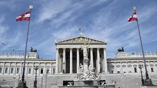 البرلمان النمساوي يقر قانونا يحظر ارتداء الحجاب للفتيات بالمدارس دون سن الـ14 عامًا