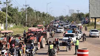 تصاعد القتال الحدودي بين تايلاند وكمبوديا وإجلاء مئات الآلاف من المدنيين